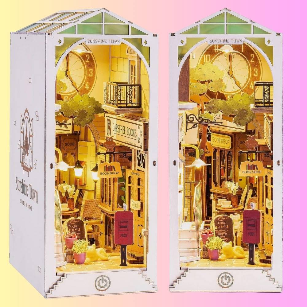 Avis Ikibook – Maquette serre-livre DIY Rolife Sunshine Town en bois, décoration lumineuse et colorée pour bibliothèque